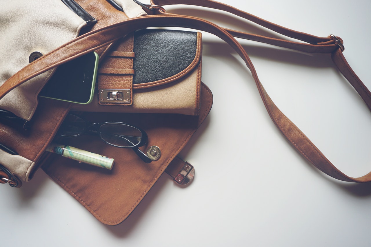 How to treat leather cases and bags