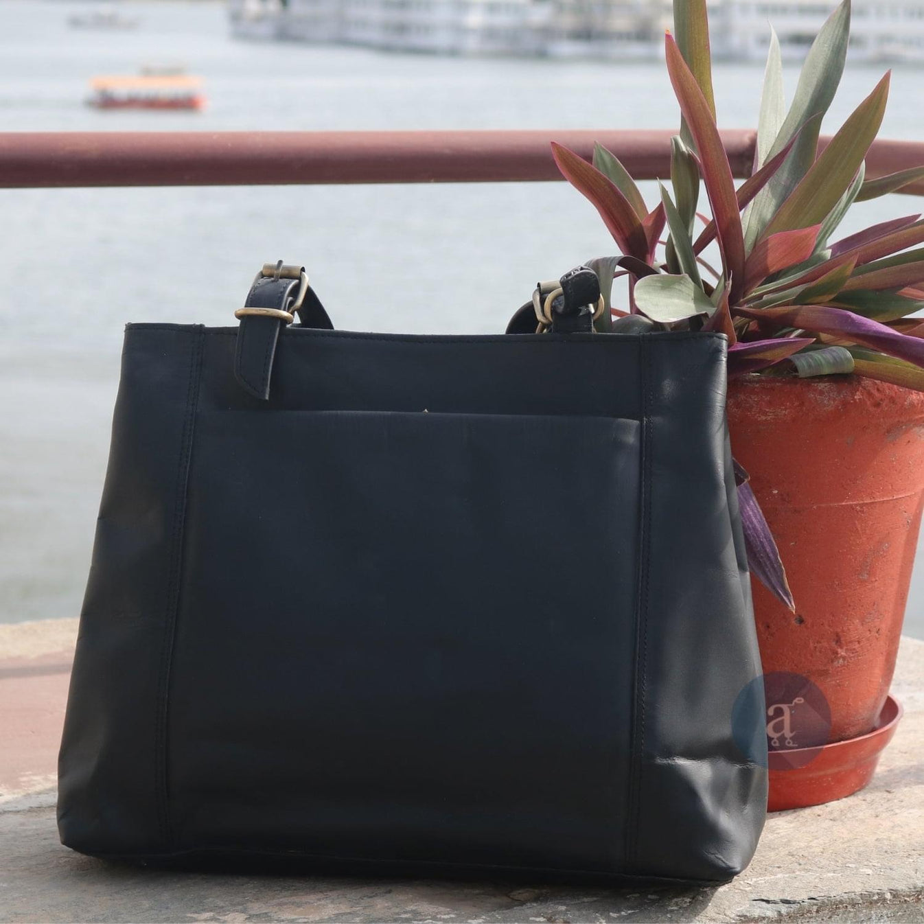 Black Handbag for Women from Anuent